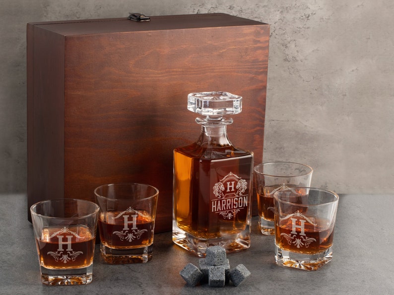 Personalized Whiskey Decanter Set, Personalized Gifts for Him, Groomsmen Gifts, Birthday Gift for Men, Anniversary Gift for Husband Squ. Set w Wood Box