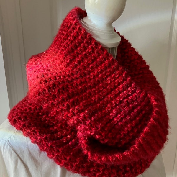 Echarpe snood rouge avec petites pépites brillantes