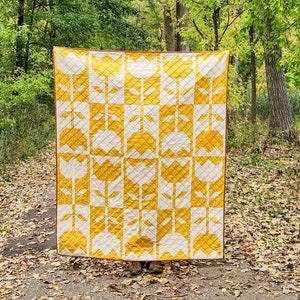 Flower Block Quilt Pattern - PDF Downloadable Quilt Pattern/Intermediate Quilt Pattern/Flower Design Quilt