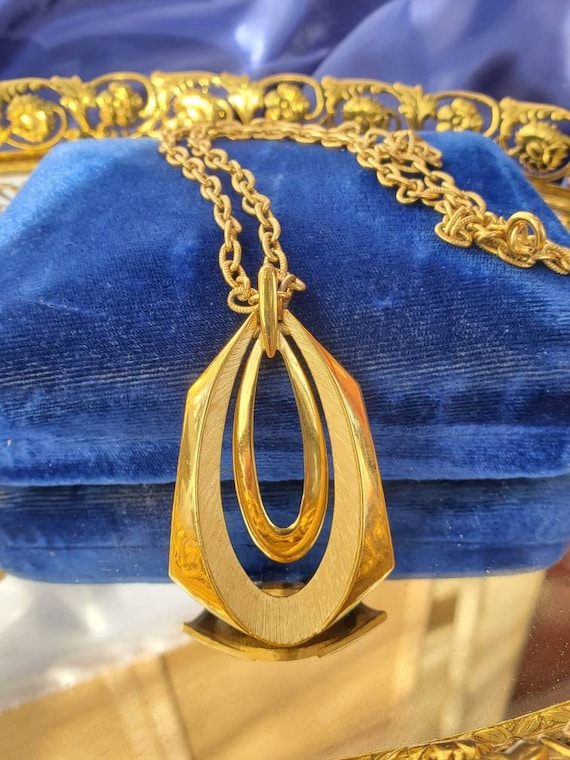 Vintage Teardrop Crown Trifari Pendant Necklace Si