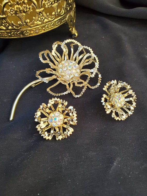 SARA COVENTRY Vintage Flower Brooch & Clip-on Earring… - Gem