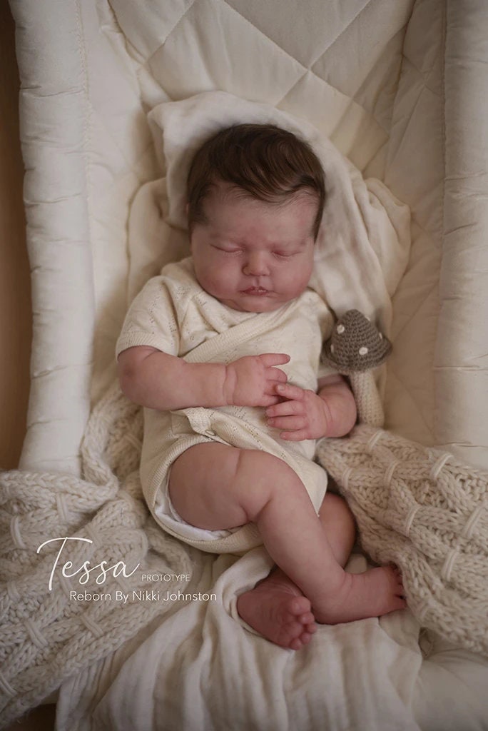 Bebê Reborn Realista Tessa Menino (SEM CABELO)