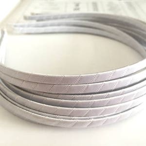 幅5mmの白いサテンメタルヘアヘッドバンド10個