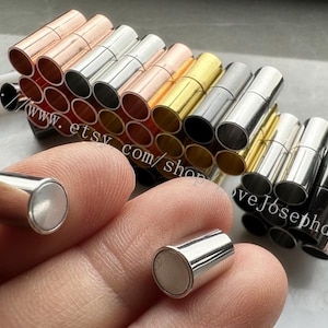 Puede incluir: Surtido de cierres magnéticos para la elaboración de joyas en varios colores, incluyendo plata, oro, oro rosa y negro. Los cierres están hechos de metal y tienen un acabado liso y pulido. www.etsy.com/shop/lovejosephdesign