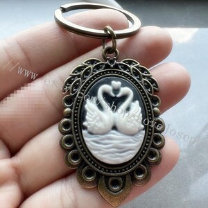 Harz Paar Schwan Cabochon Schlüsselanhänger, Schwan Cabochon Schlüsselanhänger Geschenk Schlüsselring