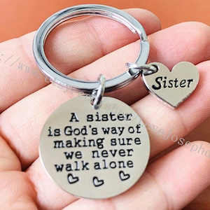 Hermana y una hermana es la manera en que Dios se asegura de que nunca caminemos solos llavero con palabras