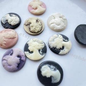10 Pieces 18mm Round Flatback Mixed Resin Beaty Cabochon/Cameo