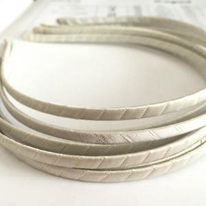 幅5mmのベージュサテンメタルヘアヘッドバンド10個