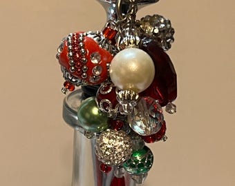 Christmas Beaded Wine Bottle Stopper. Hostess Gift. Winestopper. Stocking Stuffer.  Yule Decor.  Festive Holiday Decor. Ready to ship.