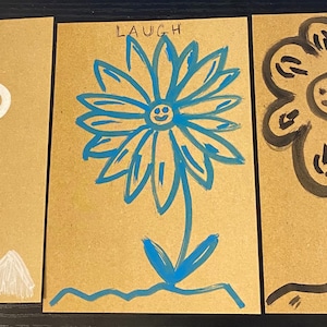 Trio van inspirerende 'live laugh love' bloem handgemaakte ansichtkaarten op gerecyclede kaart - blanco op de achterkant voor uw boodschap