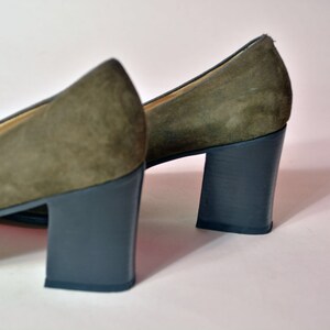 vintage 90s suede heels minimalist olive green black wood stack heel 1990s Nine West neutral minimalism chic shoes 8 8.5 image 7