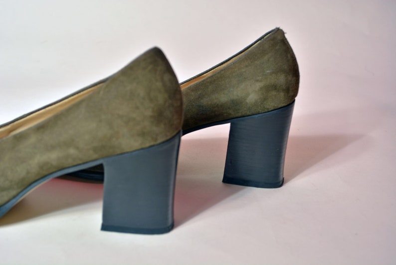 vintage 90s suede heels minimalist olive green black wood stack heel 1990s Nine West neutral minimalism chic shoes 8 8.5 image 7