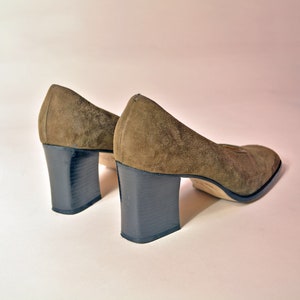 vintage 90s suede heels minimalist olive green black wood stack heel 1990s Nine West neutral minimalism chic shoes 8 8.5 image 3