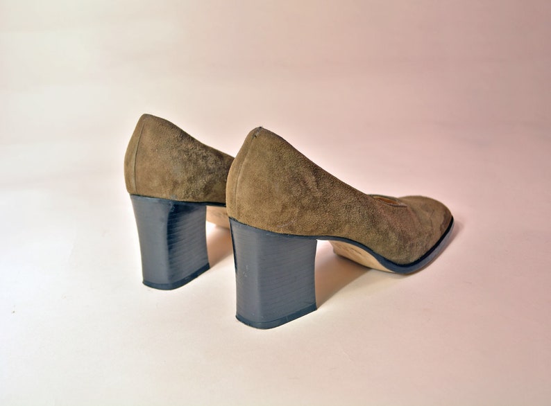vintage 90s suede heels minimalist olive green black wood stack heel 1990s Nine West neutral minimalism chic shoes 8 8.5 image 3