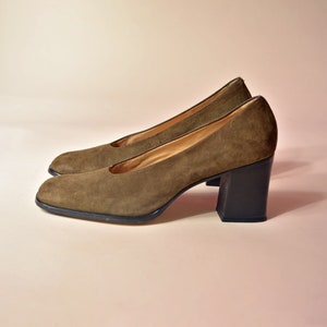 vintage 90s suede heels minimalist olive green black wood stack heel 1990s Nine West neutral minimalism chic shoes 8 8.5 image 10