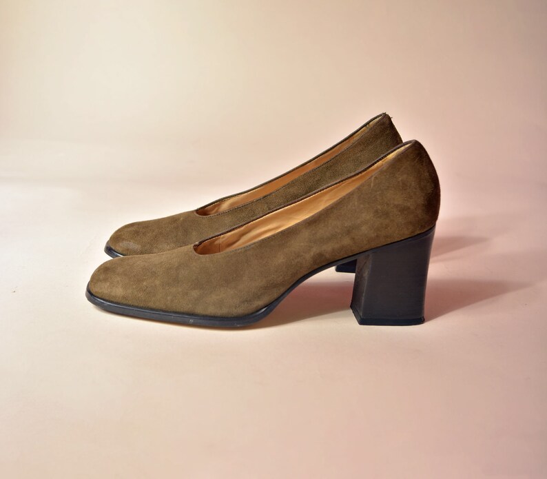 vintage 90s suede heels minimalist olive green black wood stack heel 1990s Nine West neutral minimalism chic shoes 8 8.5 image 10