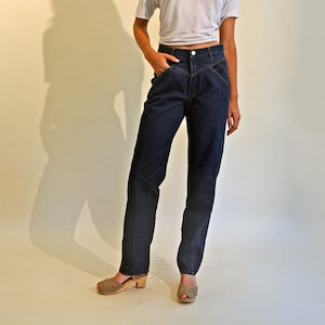 Vintage 80s High Waist Jeans: Dark Wash Denim, Contrast Stitching (28 x 34)