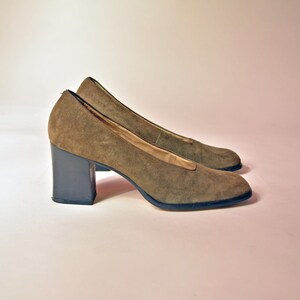 vintage 90s suede heels minimalist olive green black wood stack heel 1990s Nine West neutral minimalism chic shoes 8 8.5 image 6