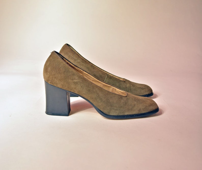 vintage 90s suede heels minimalist olive green black wood stack heel 1990s Nine West neutral minimalism chic shoes 8 8.5 image 6