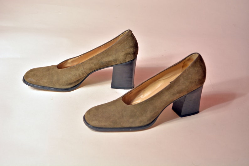 vintage 90s suede heels minimalist olive green black wood stack heel 1990s Nine West neutral minimalism chic shoes 8 8.5 image 2