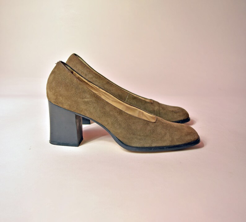 vintage 90s suede heels minimalist olive green black wood stack heel 1990s Nine West neutral minimalism chic shoes 8 8.5 image 9