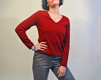 Vintage Cashmere V-Neck Pullover: Maroon Red Long Sleeve Top