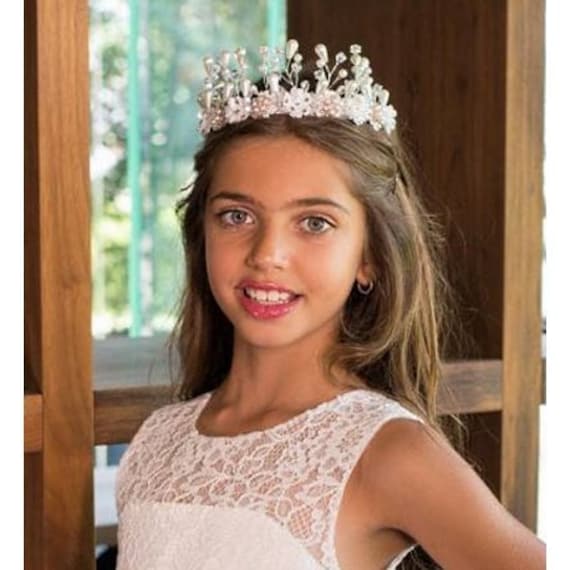 girl in tiara