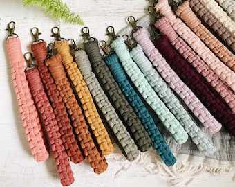 Portachiavi macrame wristlet, polsino portachiavi fatto a mano, disponibile in 18 colori