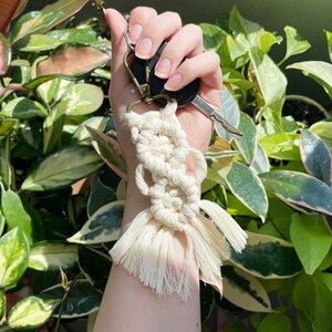 Steg för steg makraményckelrings-DIY-mönster för nybörjare bild 5