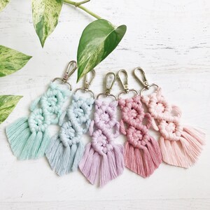 Steg för steg makraményckelrings-DIY-mönster för nybörjare bild 8