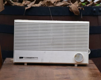 Vitgage radio point, Old point speaker, Radio speaker, Retro radio, Old cable radio, Retro radio speaker, White radio point, Wall radio