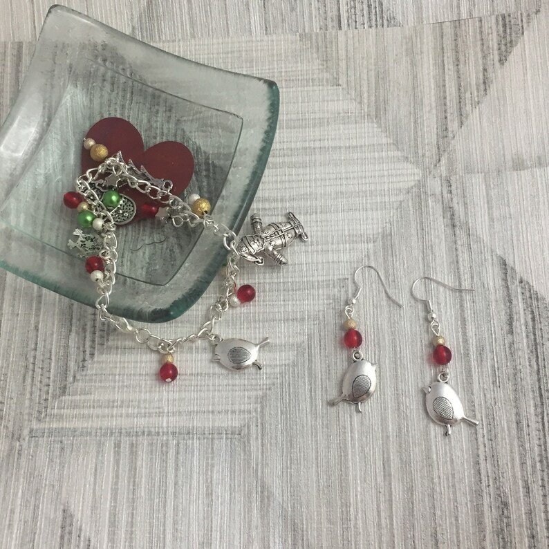 Christmas Robin Earrings, stocking filler gifts, winter style earrings, red and gold bead earrings, pierced earrings, dangle drop earrings image 3
