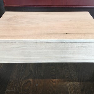 Custom made solid oak box with 2 compartments. Contact me for custom sizes, engravings, stains, etc.