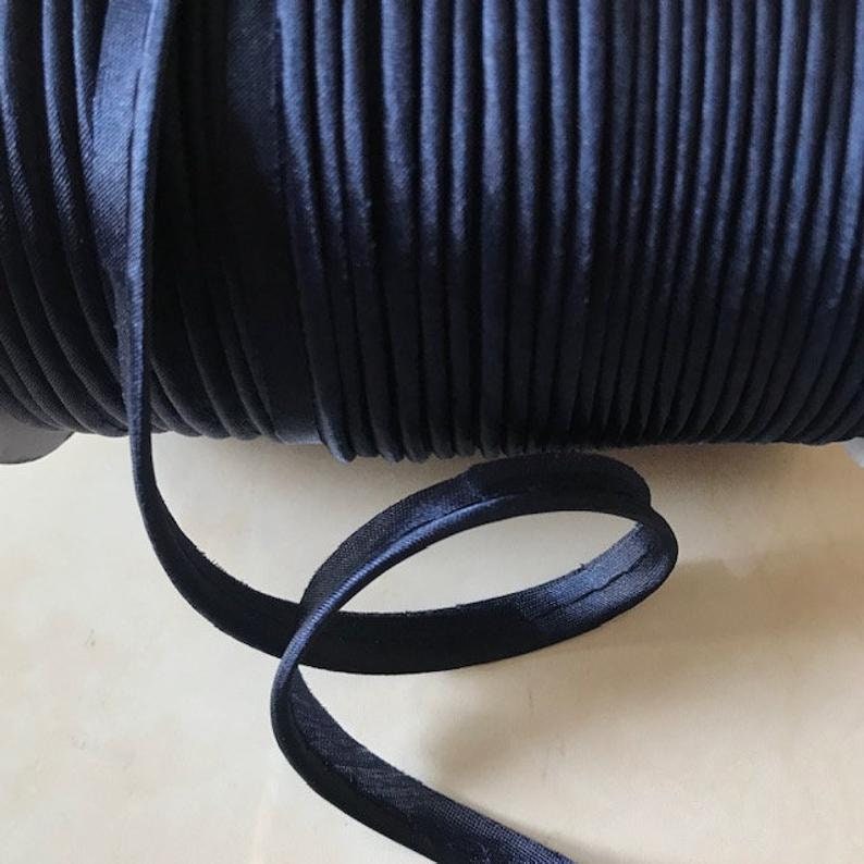 Ideal for Refined finishes by 5,46 Yards, Black Available in Several Colors designers-factory Satin Piping Trim for Sewing to be Placed Between 2 Fabrics or at The Edge of Your Creations. 