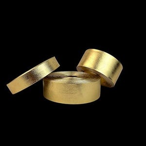 8 mm. 10 mm. 15 mm. 20 mm 25 mm lub 30 mm Taśma skośna ze skóry syntetycznej w kolorze złotym lub czarnym