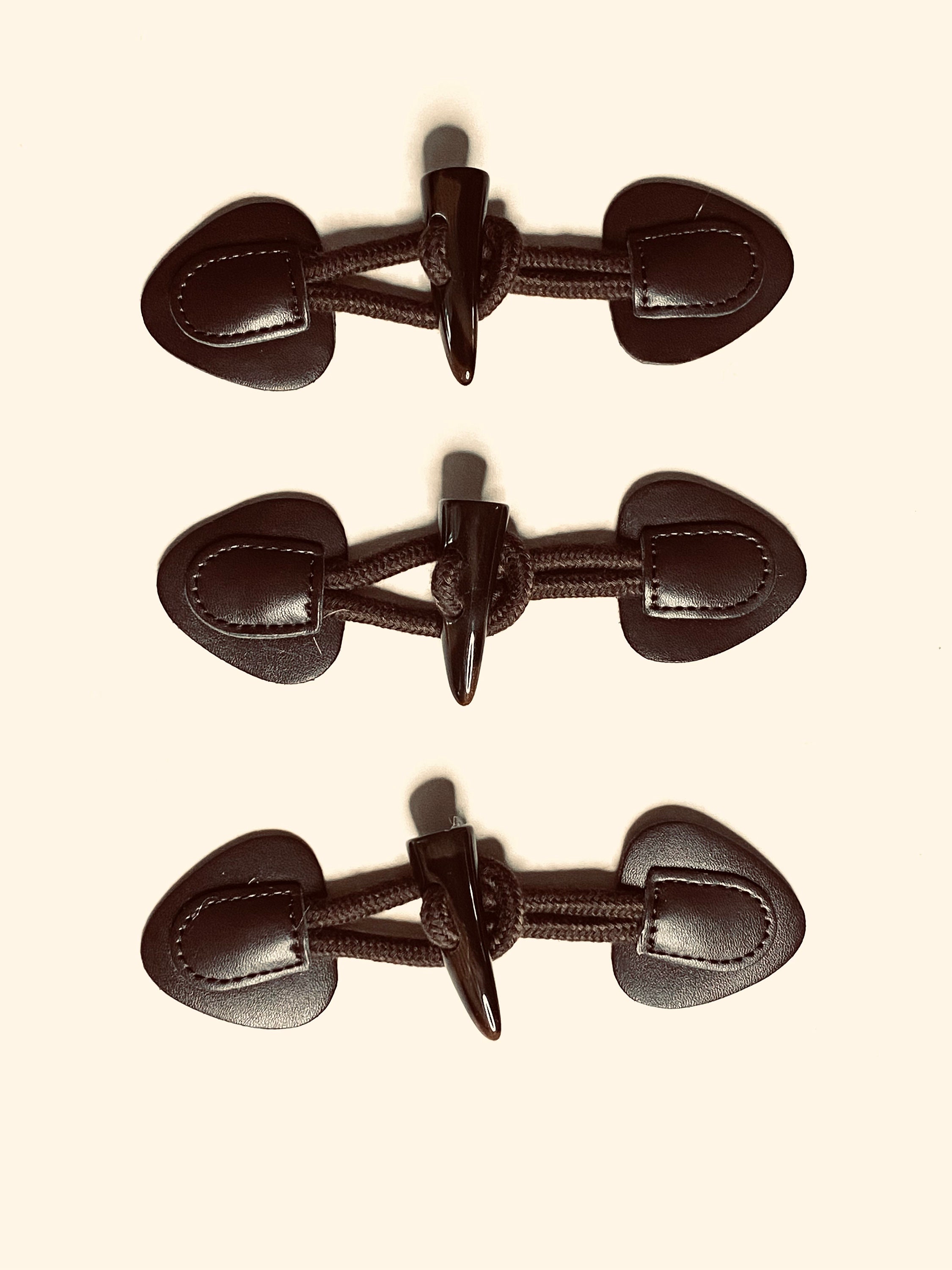 Chris.W Camel Leather Sew-On Toggles Closure with Wood Horn Button for Coat  Jakcet, Set of 4 : : Home