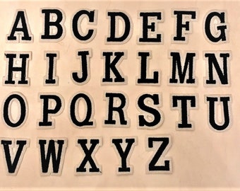 Écusson alphabet brodé : lettre appliquée au fer (1 3/4 po. H x 1 3/8 po. l)