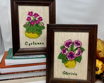 Vintage 1970s Pair of 2 Framed Flower Crewels, Gloxinia Crewel, Cyclamen Crewel, Crewel in Brown Wood Frame, Set of Two Floral Crewels