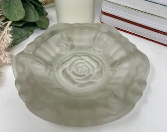 Vintage Aschenbecher aus Milchglas mit Rosenmotiv, Mid Century Zigarettenhalter Tablett