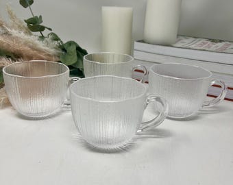 Conjunto de 4 xícaras de chá vintage Sasaki Rain Glass, xícaras de vidro transparente texturizado de meados do século XX com alça.