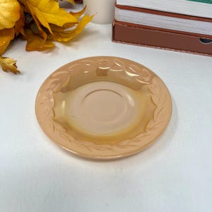 Vintage Anchor Hocking Fire King Pfirsich Luster Lorbeerblatt Untertasse, Pfirsich Untertasse Teller, Pfirsich Lusterware Untertasse, 1970er Jahre mit Diner Vibe, SELTEN