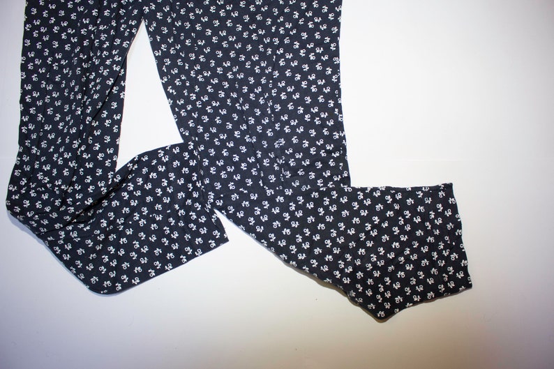Blue long jumpsuit with 90s short-sleeved floral pattern