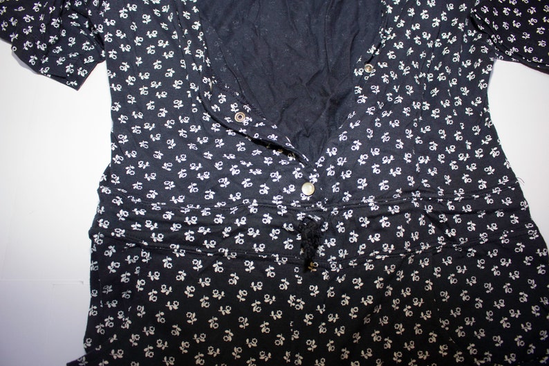 Blue long jumpsuit with 90s short-sleeved floral pattern