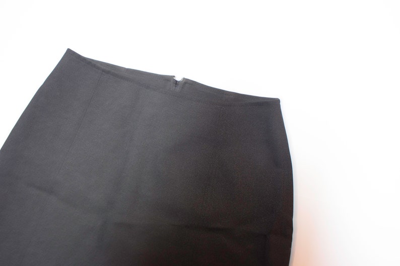 Skirt Black sheath years 90 with front vents