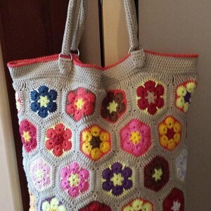 Tas voor de moeder, gehaakte tas, veelkleurige tas. Veelkleurige gehaakte tas