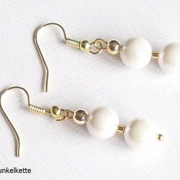 Ohrhänger weiß Ohrschmuck weiß schimmernde Muschelkernperlen  goldfarben Hochzeit Braut Fest Feier fein  schlicht weisser Ohrschmuck weiss