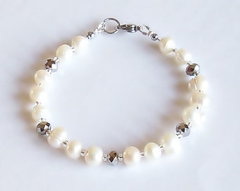 Bracelet white grey, bracelet white grey, beaded bracelet white, delicate bracelet, gift, Easter, white freshwater pearls, grey cut beads,