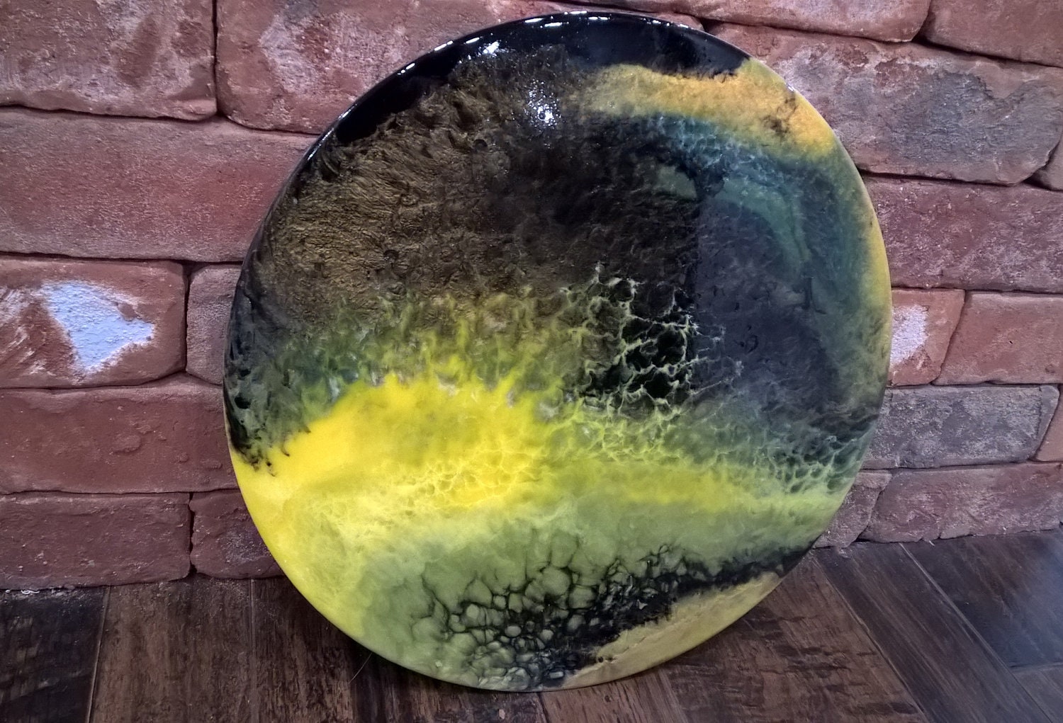 オリジナルの抽象樹脂絵画（黒と黄色のハンドメイド）モダンな室内装飾