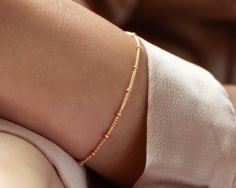 THALIA Brazalete satélite con relleno de oro de 14 quilates • Brazalete delicado • Brazalete para todos los días • Regalo para ella • Regalos para dama de honor • Brazalete minimalista • Plata