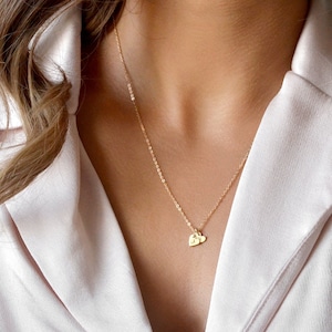 CHERISH Oro macizo de 14 quilates • Collar con corazón grabado • Collar con letras • Collar personalizado • Inicial para niños • Joyería personalizada • Joyería con corazón